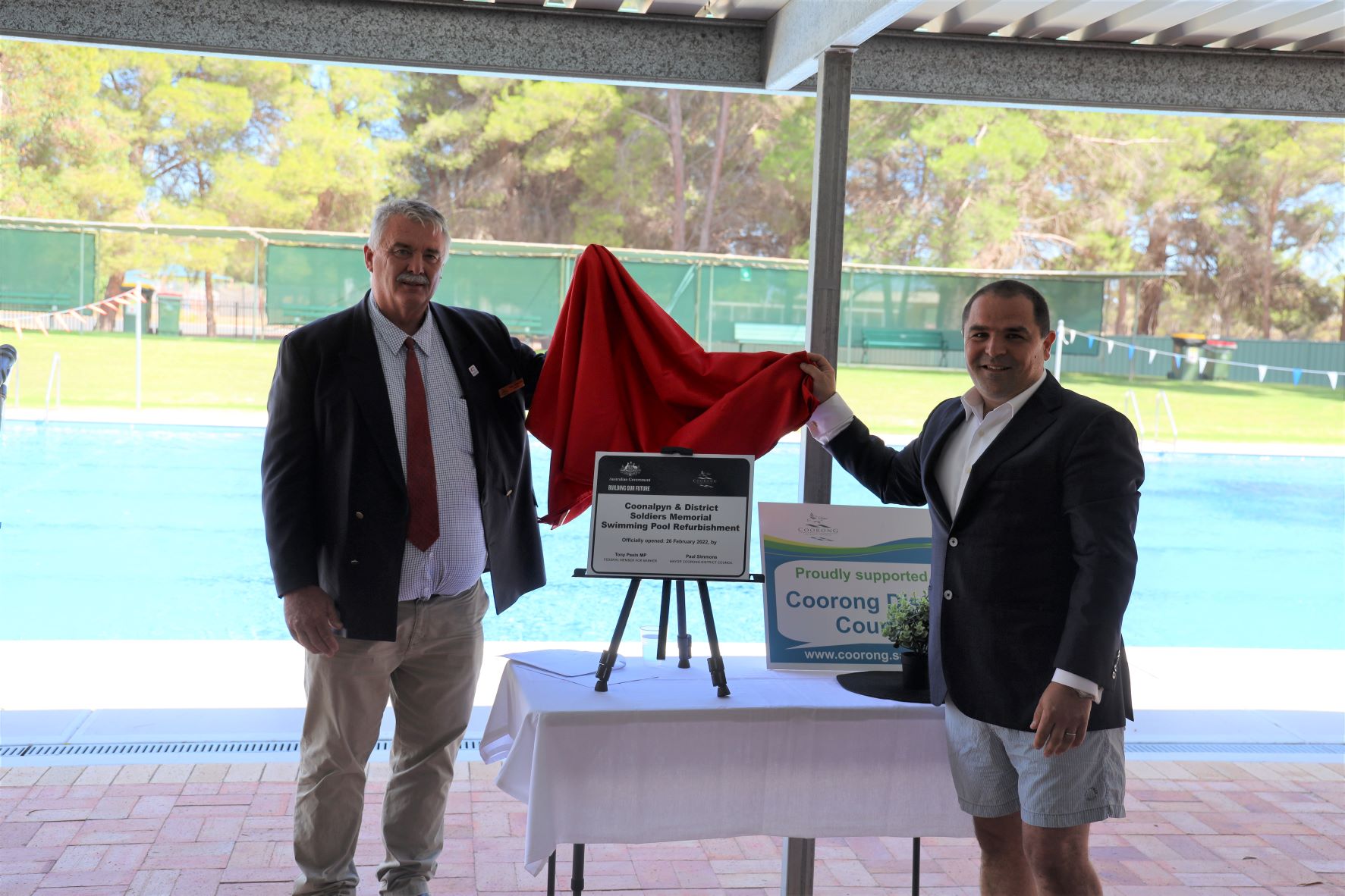 COONALPYN & DISTRICT SOLDIERS MEMORIAL SWIMMING POOL OFFICIALLY OPEN