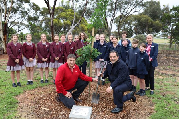 PLANTING TREES TO HONOUR THE QUEEN
